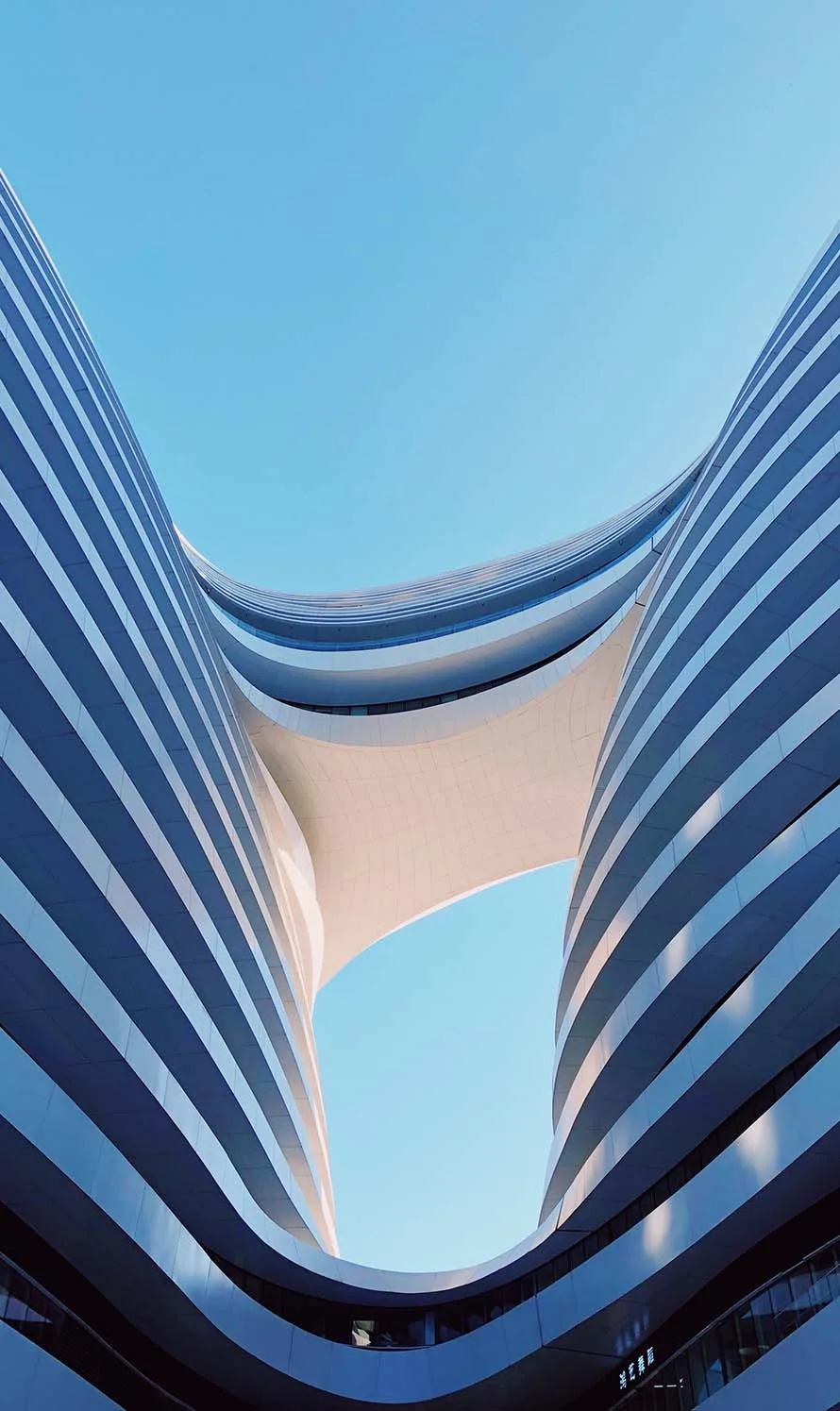 Sky Hotel - 鲸鱼体育